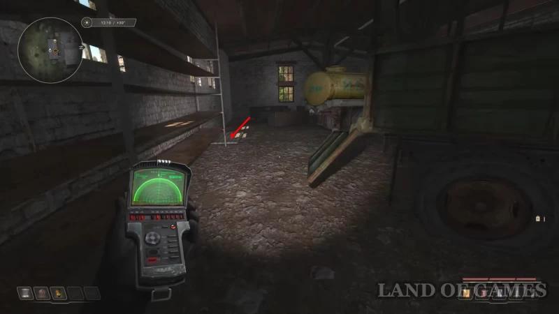 Amateur radio in True Stalker : how to find a lamp and radio