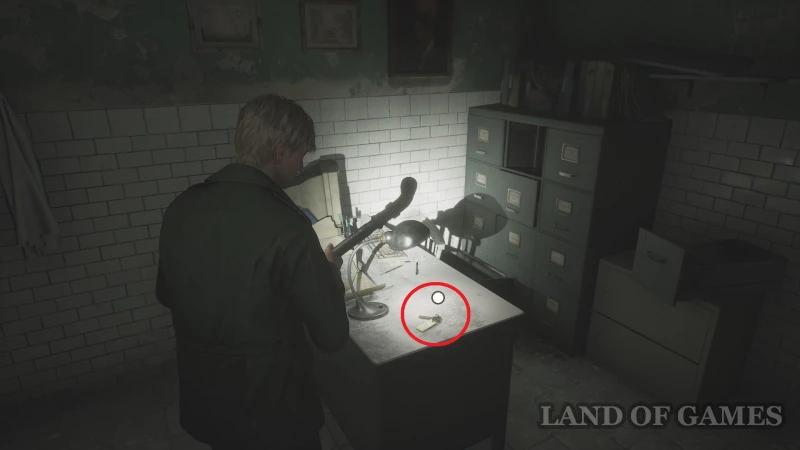 The hand in the director's office in Silent Hill 2 Remake: how to find all the bracelets and solve the riddle