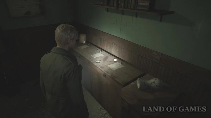 The hand in the director's office in Silent Hill 2 Remake: how to find all the bracelets and solve the riddle